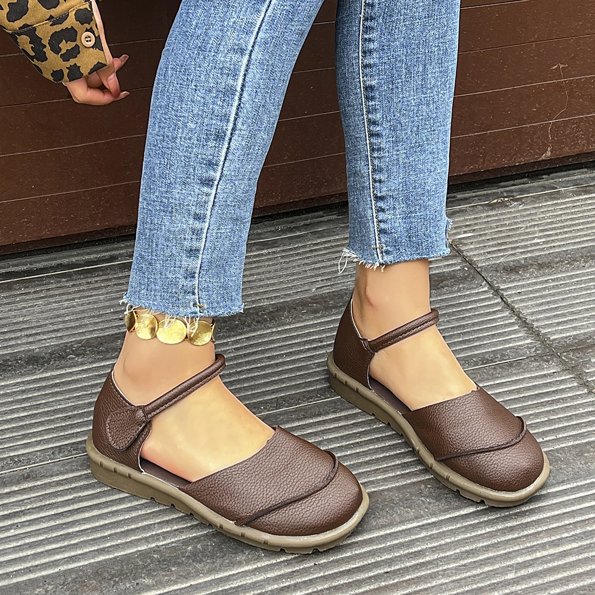 

Женские туфли на плоской подошве из мягкой кожи, удобные летние сандалии ручной работы в стиле ретро, лето 2025, модные черные повседневные сандалии из натуральной кожи, женские сандалии