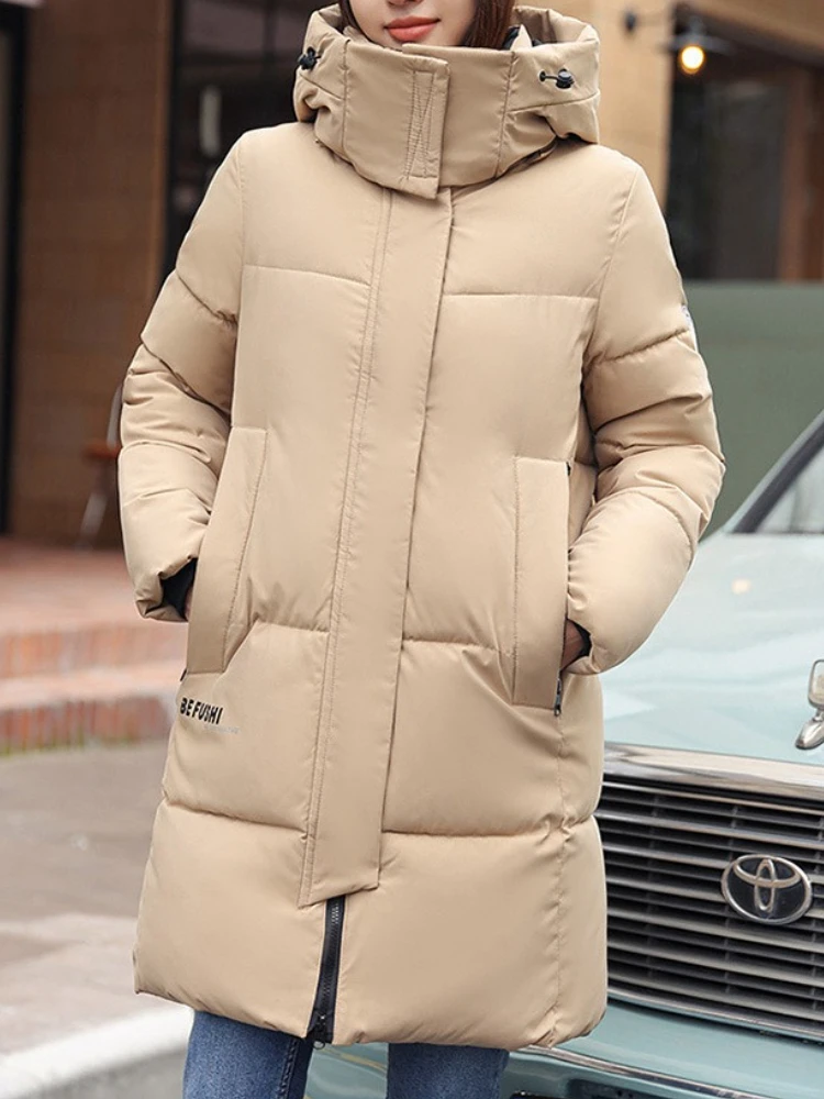 Neu in der Winter-Daunen-Baumwolljacke für Damen, warme, verdickte, mit Baumwolle gefütterte Jacke, koreanische, lockere Parkas in Übergröße, langer Mantel