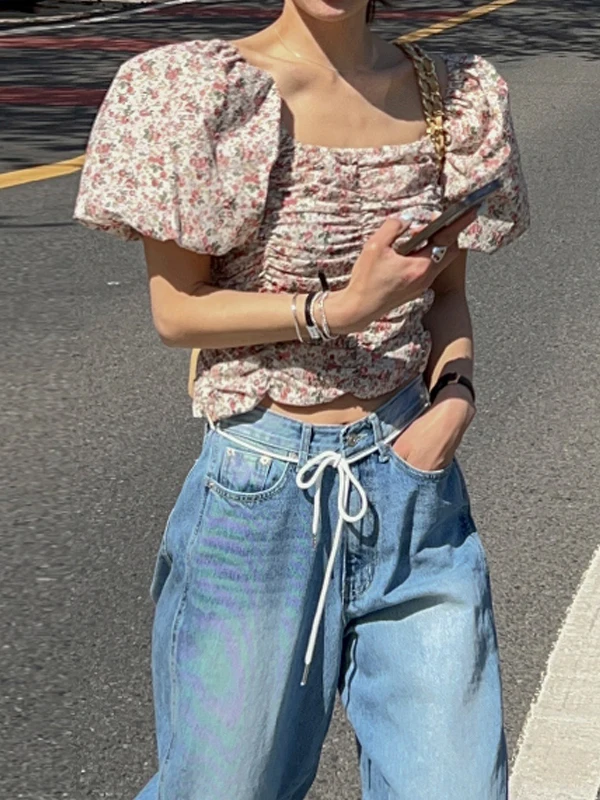 Letnia koszulka damska 2025, krótki rękaw, styl koreański, kwadratowy dekolt, kwiatowy wzór, uniwersalna, plisowana, modna bluzka.