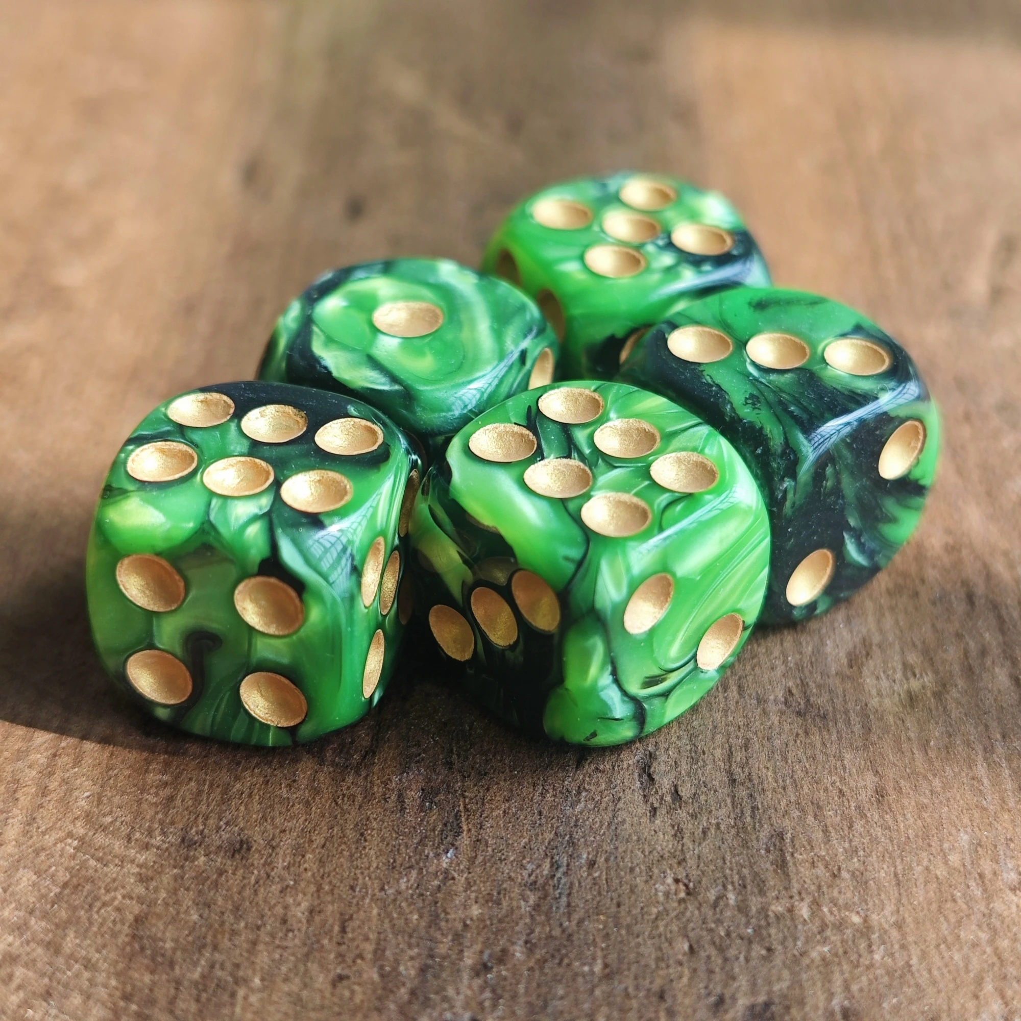 16MM 녹색 및 검정색 포인트 D6 주사위 세트 워해머 40K 던전 앤 드래곤 보드 게임