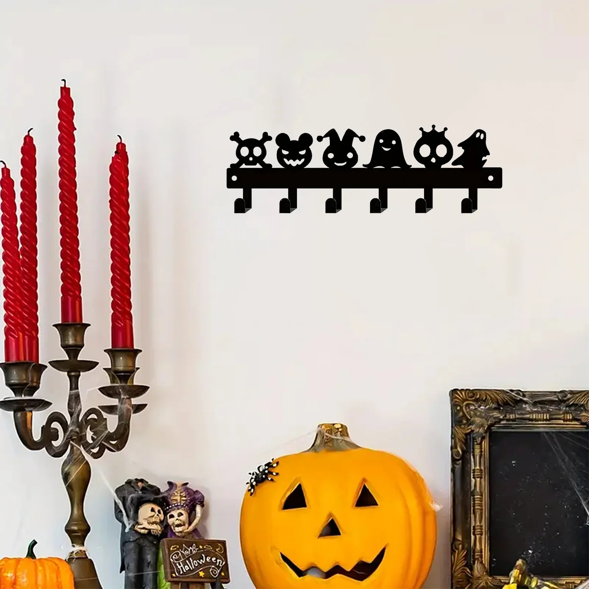 

Charming Halloween Metal Wall Mounted Holder: Pumpkin Ghost Pattern Hooks for Keys, Towels, and Umbrellas. A Organizer Rack