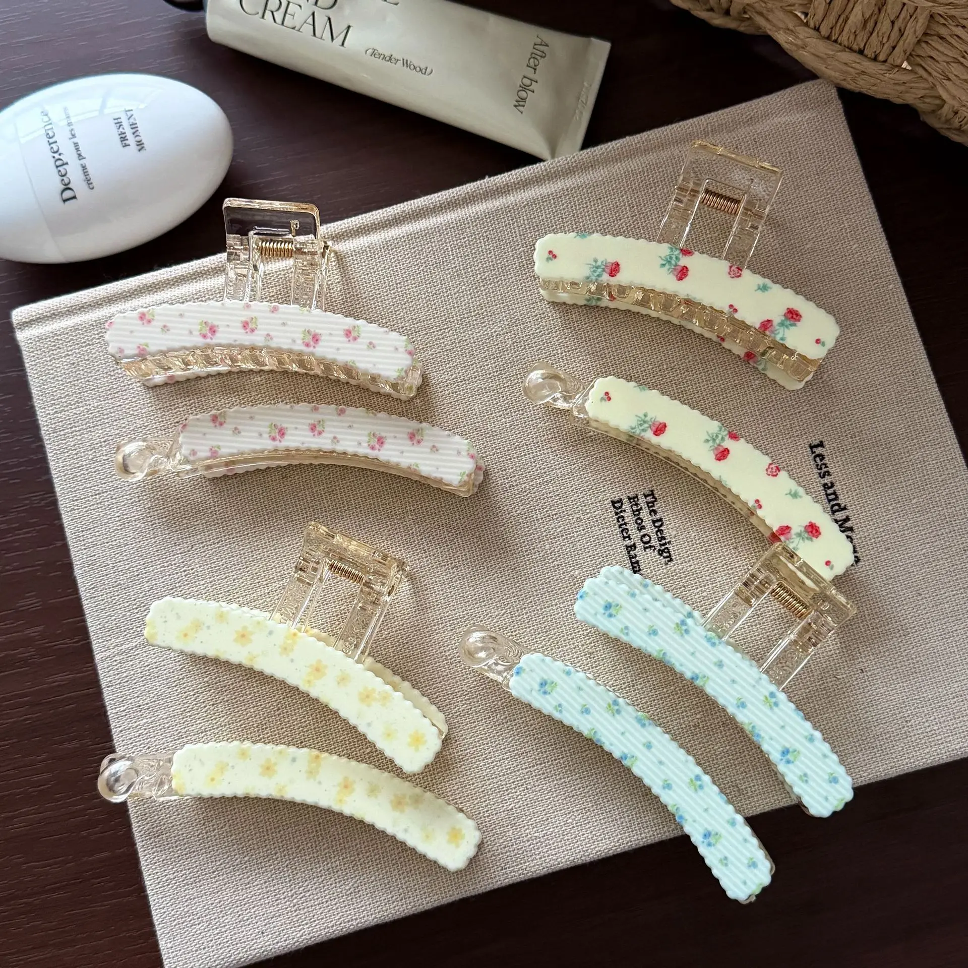 

Trendy Seamless Acetate Hair Clip Cute Floral Print for Makeup Bang Clip Non Damaging Women Daily Use High Quality