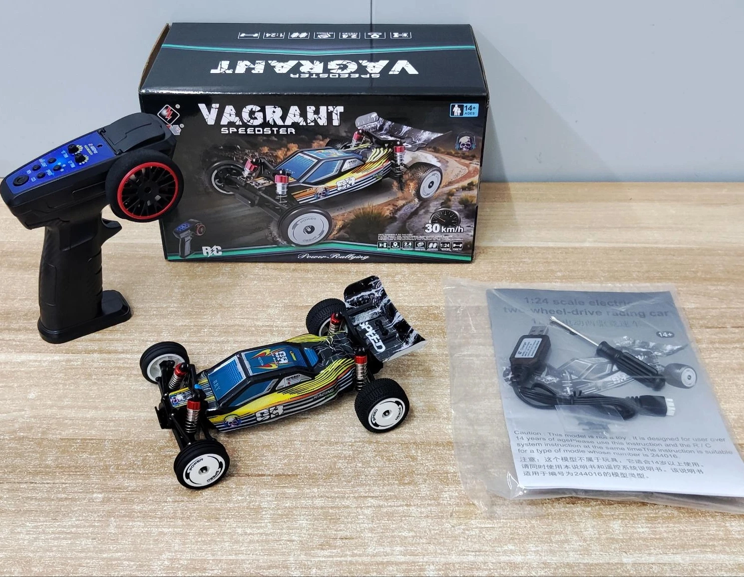 Wltoys 244016 سيارة Rc عالية السرعة بمقياس 1:24 لعبة كهربائية تعمل بالتحكم عن بعد نموذج تنافسي سريع المسار للأطفال والكبار لعبة عيد الميلاد