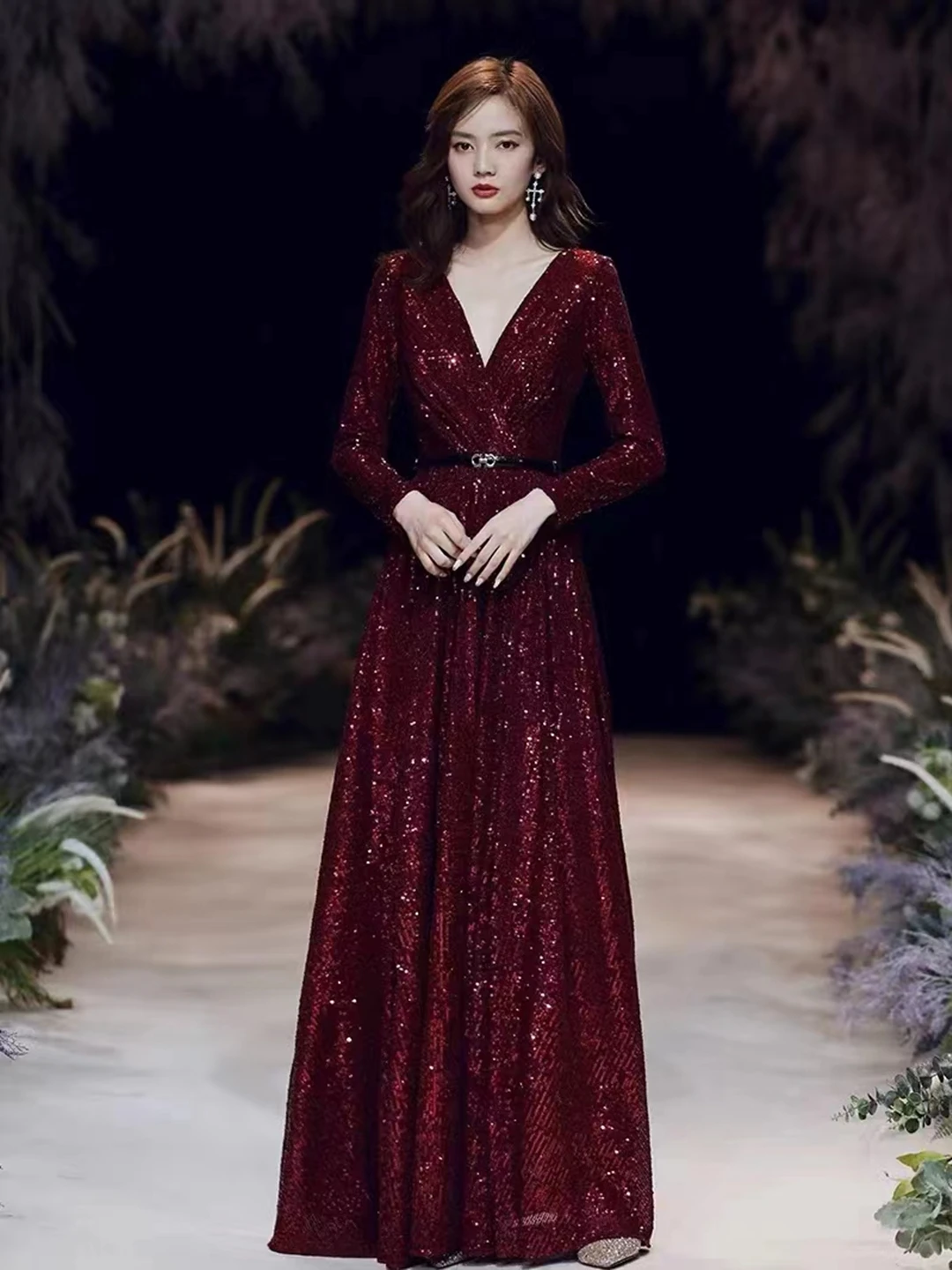 2024 nuova primavera autunno donna scollo a v manica lunga cintura sottile abito lungo di alta qualità moda lucido paillettes grande orlo elegante