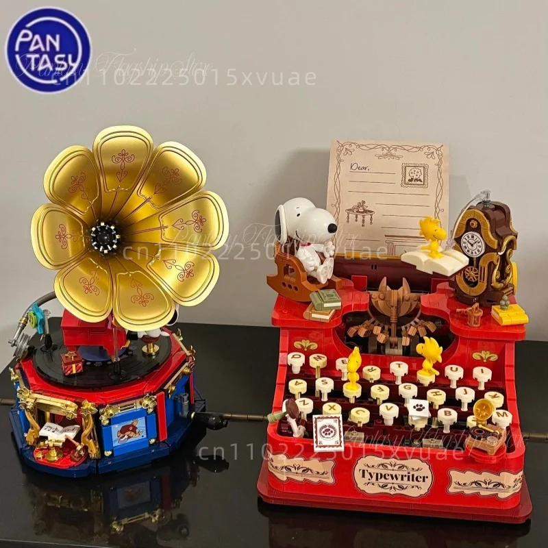 Snoopy Christmas Building Blocks  Red House Airplane Cruise Ship Phonograph Patchwork Anime Model Ornament Toys Collection Gifts