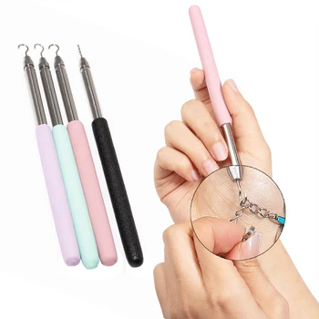 ตัวช่วยในการทำสร้อยข้อมือ1ชิ้นตัวช่วยในการใส่เครื่องประดับอุปกรณ์ช่วยในการใส่สร้อยข้อมือโลหะแบบพกพาผู้ช่วยในการยึด