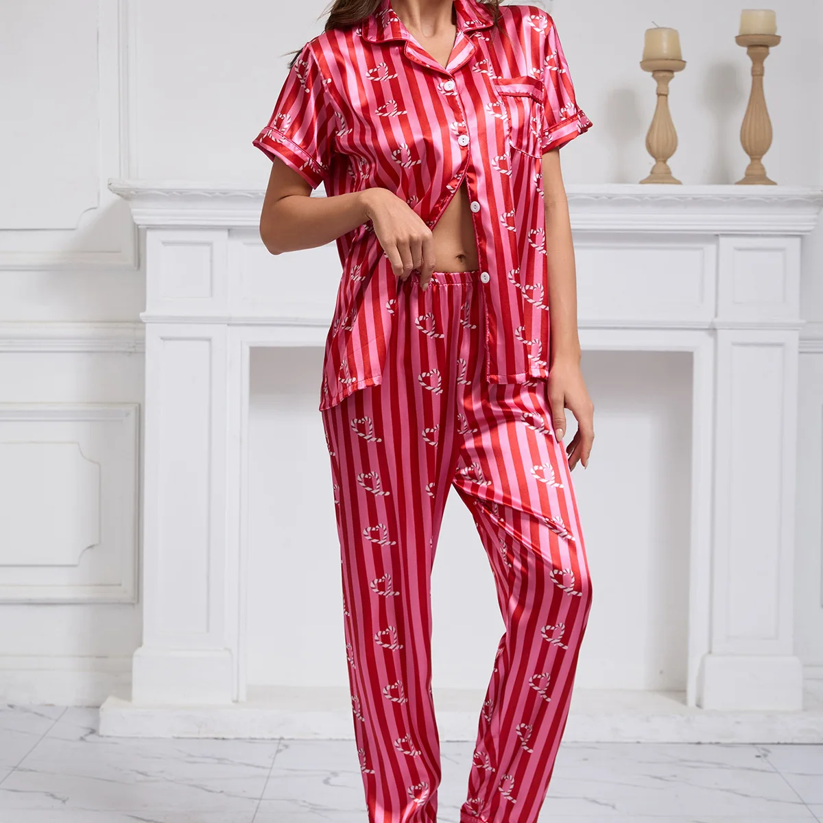 

Женская летняя тонкая пижама с коротким рукавом и брюками, в полоску, с красными бабочками, удобный домашний костюм