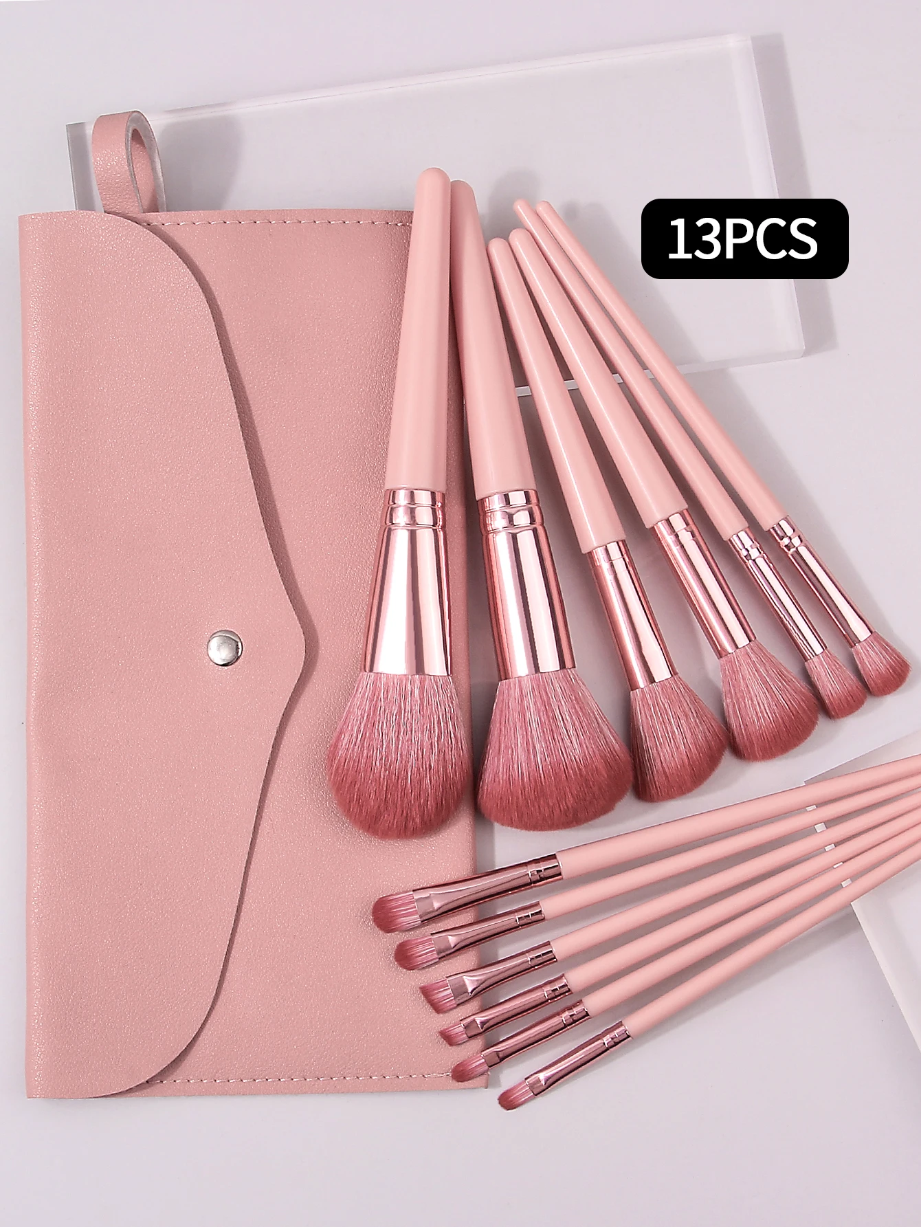 13-delige gezichtsmake-upborstelset wordt geleverd met een draagbare envelop, opbergtas voor make-upborstels, blush, foundation en eyelinerborstels