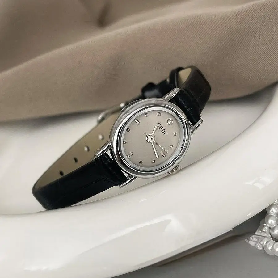 Korean-Style Vintage And Elegant Versatile Oval Dial Women'S Quartz Watch, Fashionable Quartz Wristwatch, Women'S Accessory.