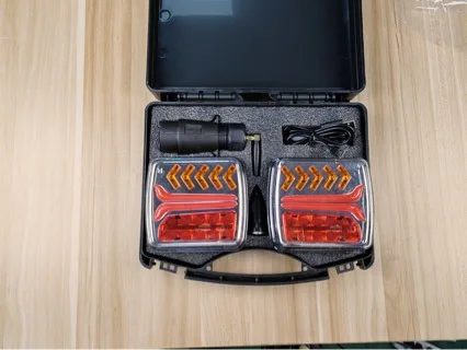Wireless car tail light 32LED arrow trailer truck tail light 12-24V