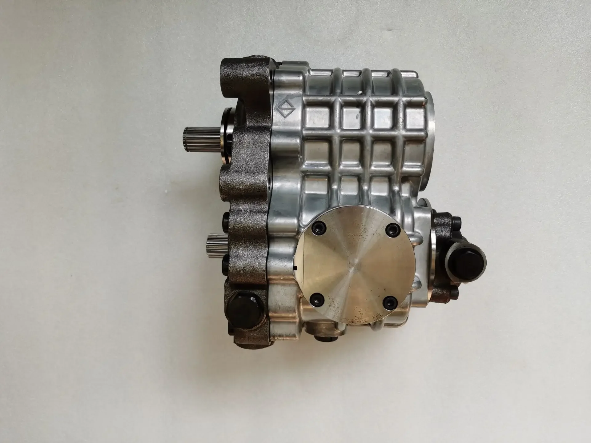 World Harvester HST PUMP spare parts for sale