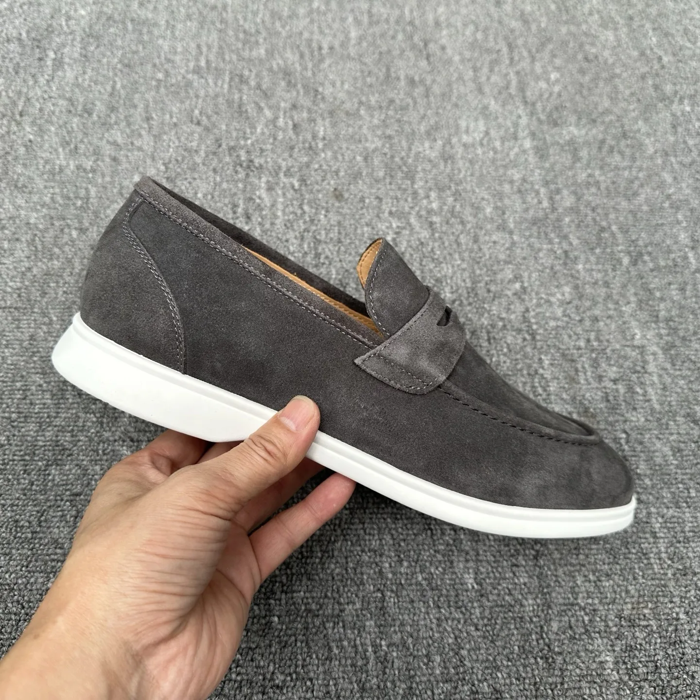 GRAY