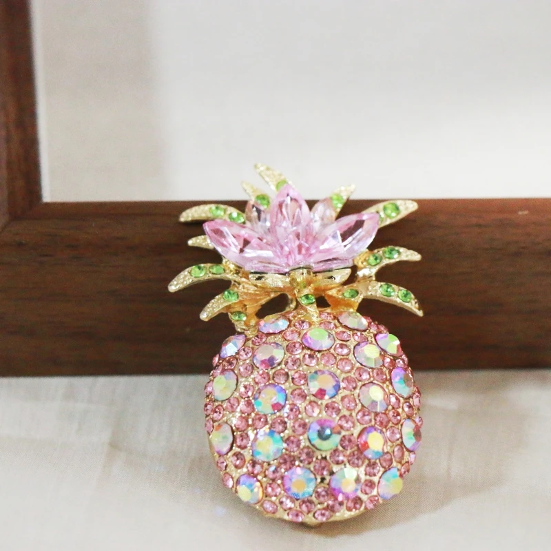 SKEDS Multi-Color Luxury Rhinestone Pineapple Brooch for Women Men Exquisite Gorgeous Crystal Shining Boutique Fruit Pin Badges