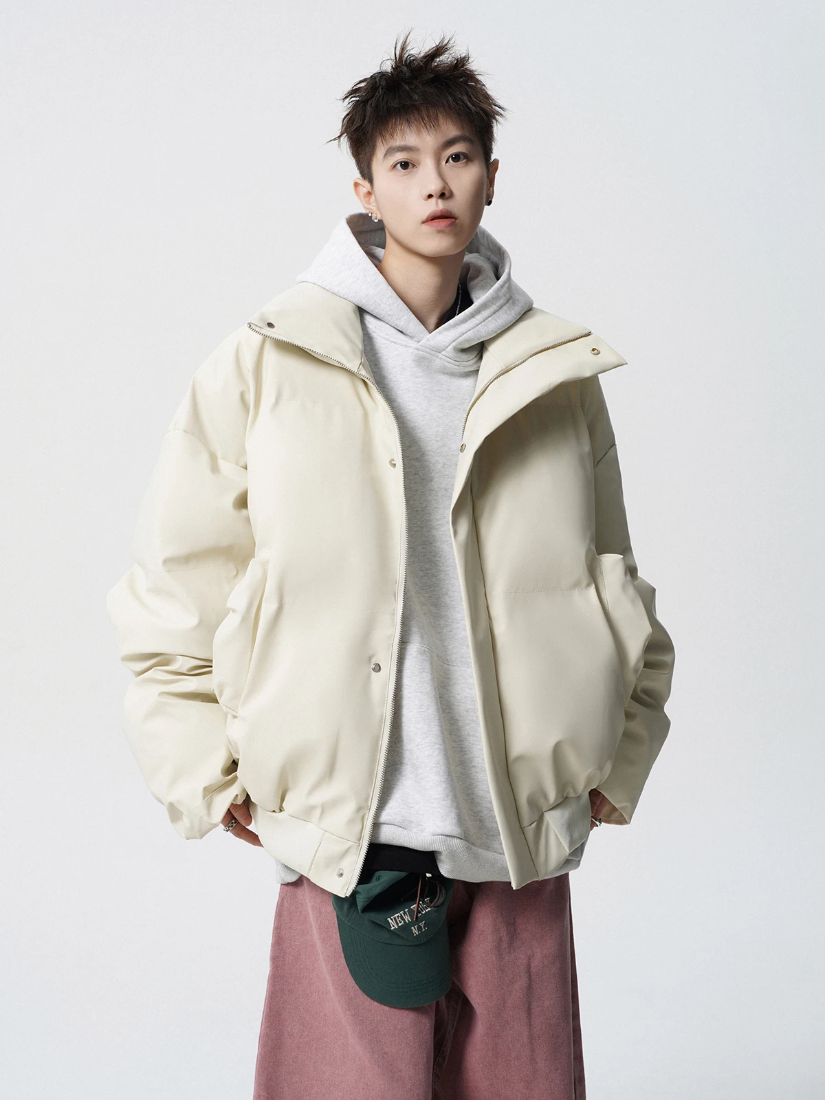 سترة باركاس رمادية فضفاضة ذات ياقة ثابتة على الطراز الأمريكي لشتاء 2025 سترة عالية الشارع رائعة وبسيطة باللون الأسود منقوشة من القطن #4