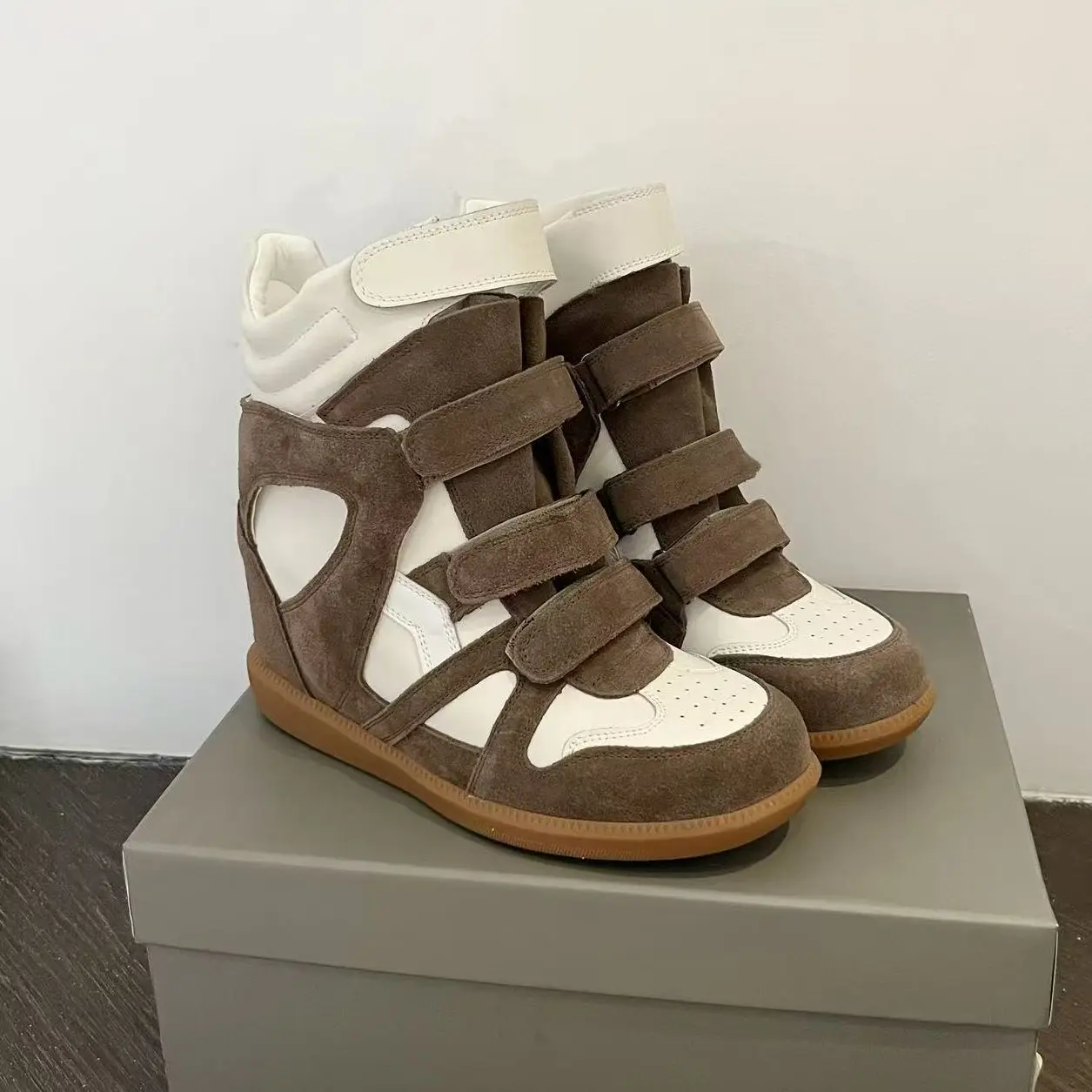 

Hot-Selling New Winter Unisex Anti-Slip Durable Walking Shoes Casual Shoes / Hiking Boots Exceptional Traction