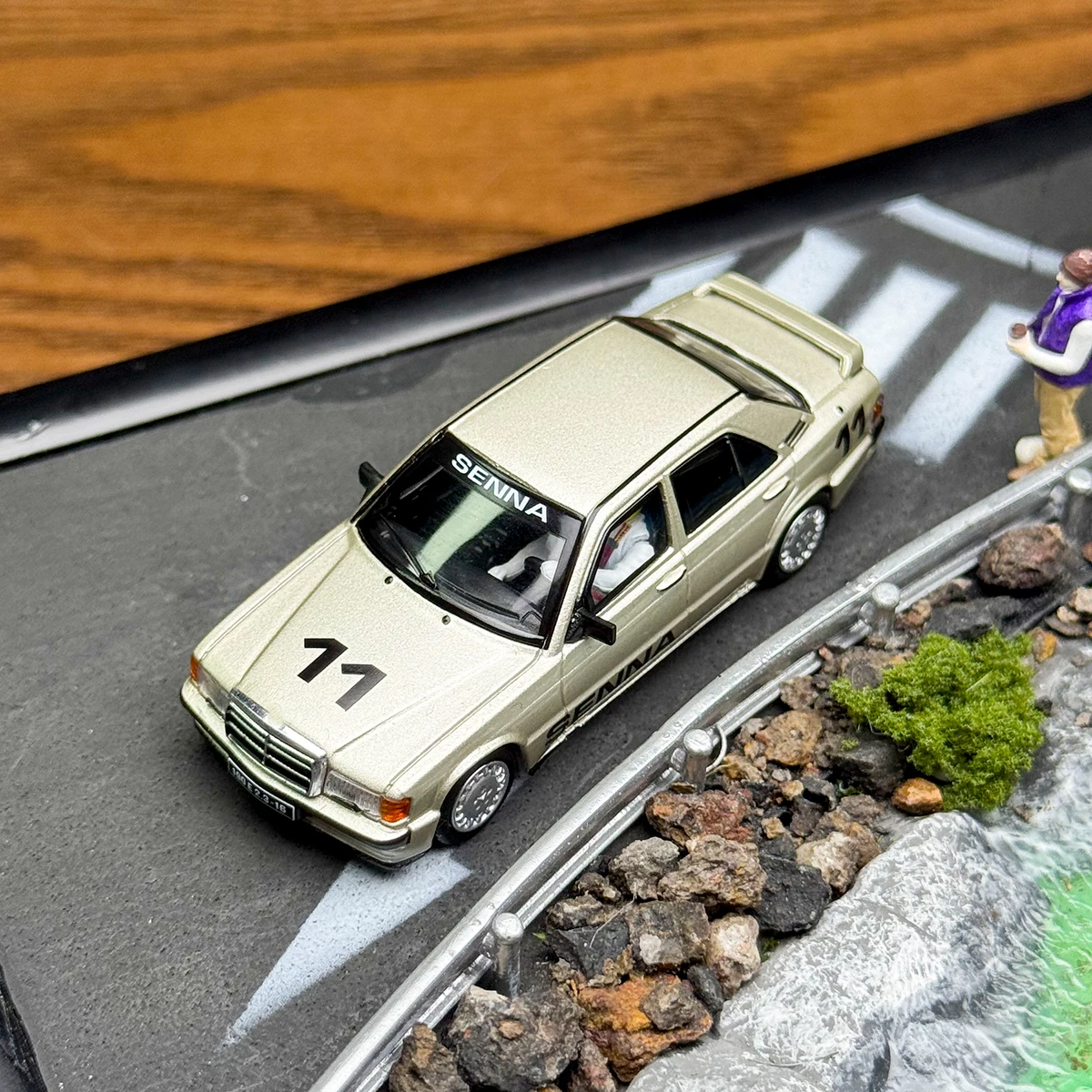 minigt-1-64-1076-190e-Модели-автомобилей-senna-из-литого-металла