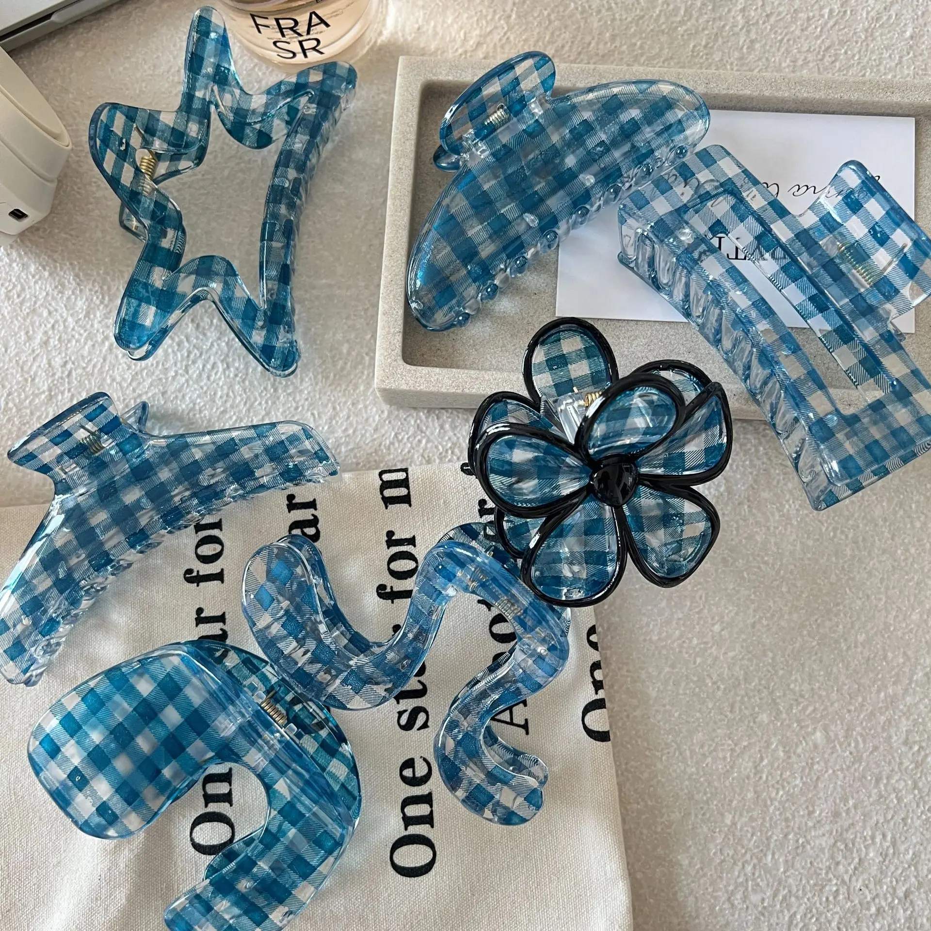 

1 Pcs Ladies' Hair Grabs Korean Blue Transparent Plaid Simple Sweet Versatile Hair Claws High-quality Hair Accessories For Girl