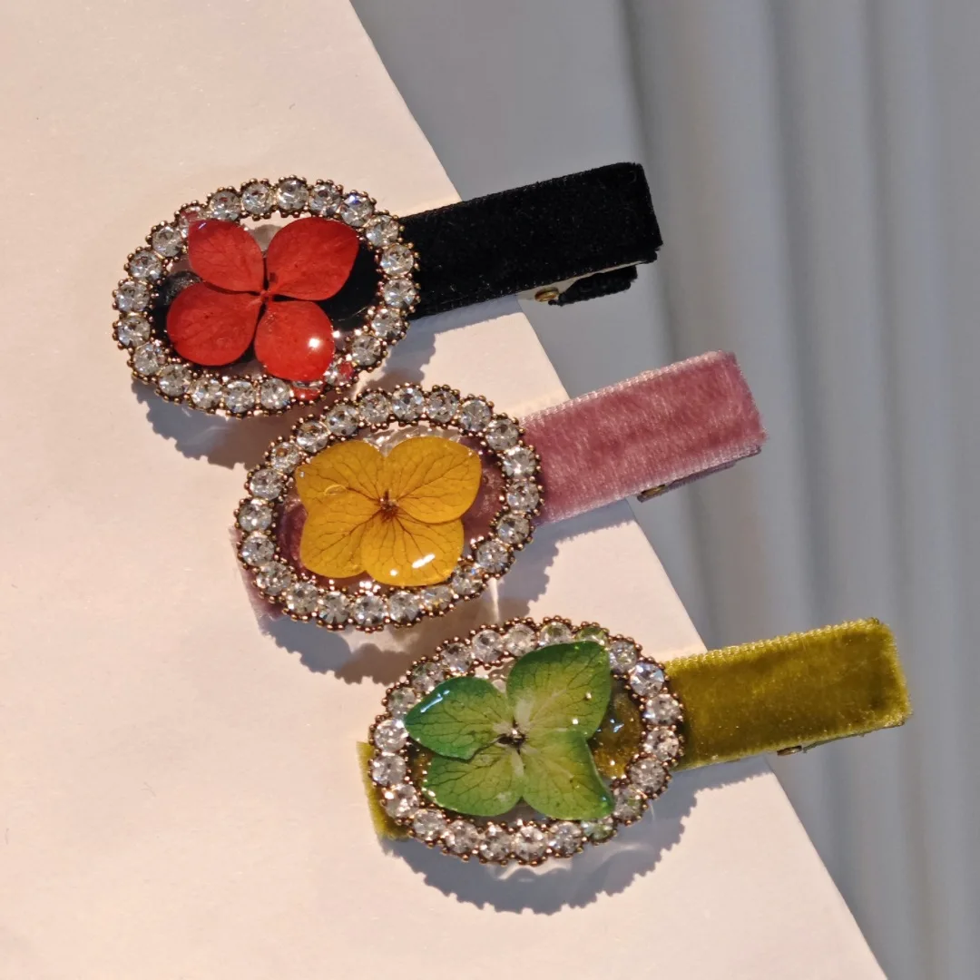

3214 Wholesale Handmade Autumn Winter New Velvet Vintage Hair Clip Inlaid with Diamonds Dried Eternal Flower Christmas Gift