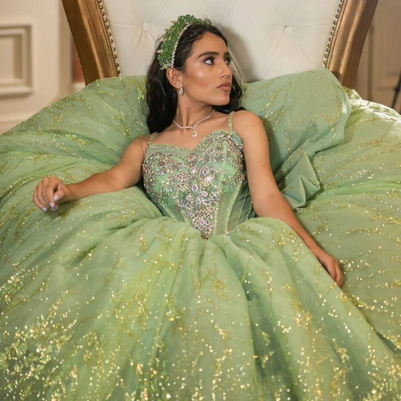 

Sage Green Shiny Quinceanera Dresses Spaghetti Strap Sequin Applique Beading Crystal Tull Ball Gown Vestidos De 15 Anos Sweet 16