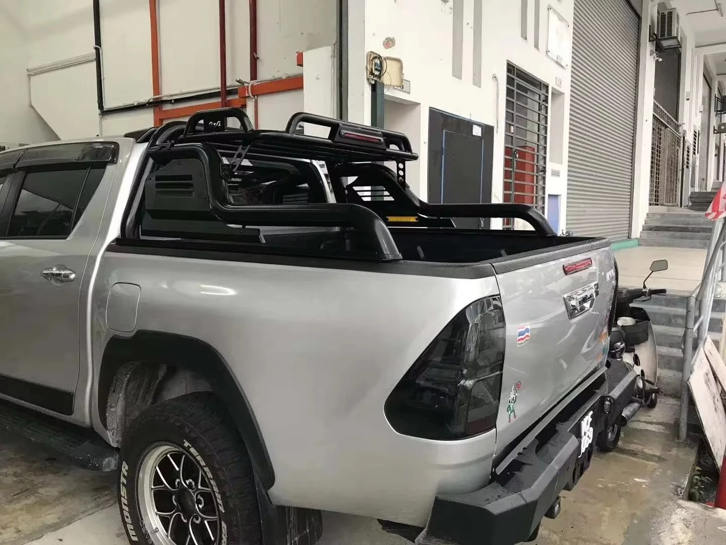 Universal 4x4 Black Steel Roll Bar  for Toyota Hilux Revo Ford Ranger Raptor F150  4x4 Roll Bar Accessories
