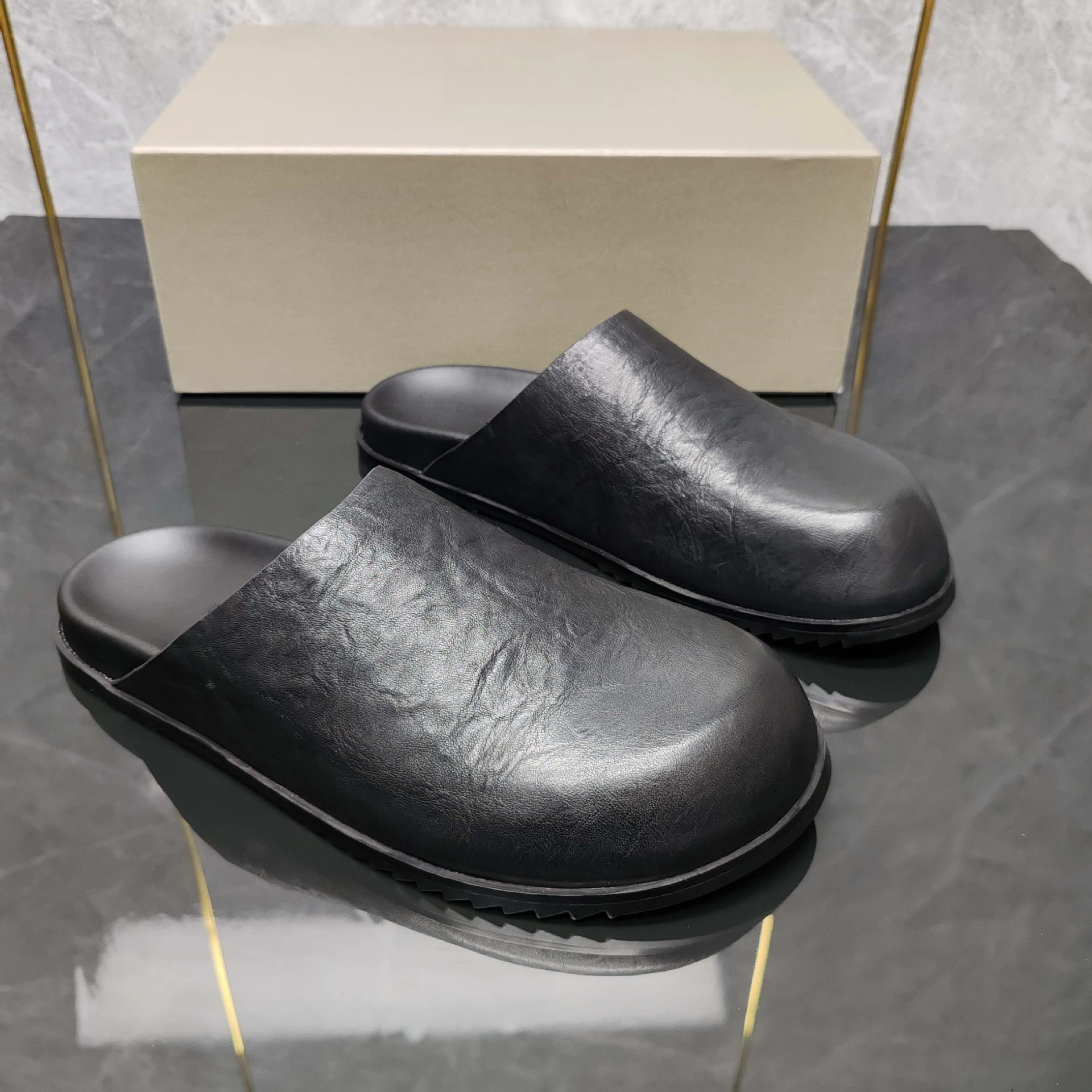 High Street Men Stylish and Comfortable Sandals Genuine Leather Slip on Lazy Versatile Casual Slippers