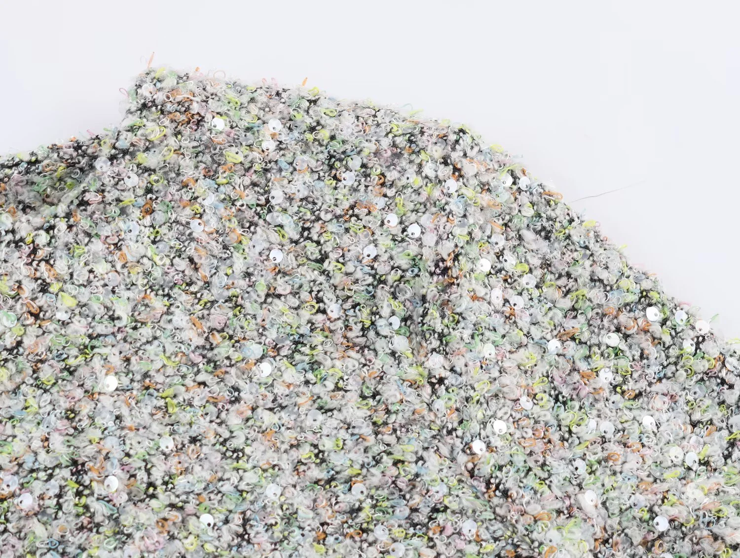 ملابس نسائية جديدة لخريف 2025 موضة غير رسمية مزاجية بسيطة مزخرفة بالخرز وأكمام طويلة + تنورة قصيرة عالية الخصر