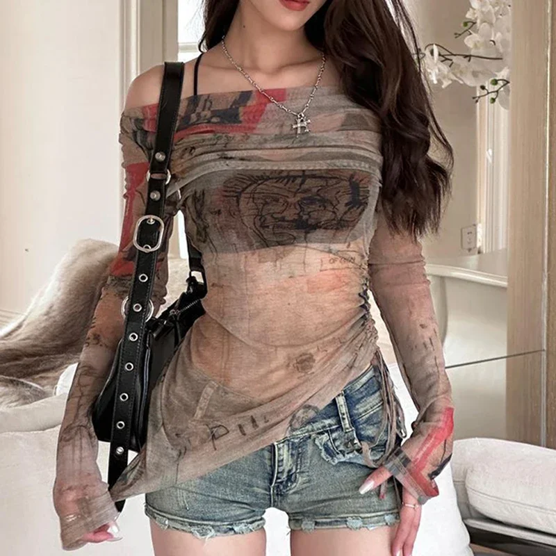 

Кибер гранж с открытыми плечами, сетчатые укороченные топы в стиле Харадзюку с принтом граффити и длинными рукавами, рюшами, облегающая футболка на шнурке, корейская одежда