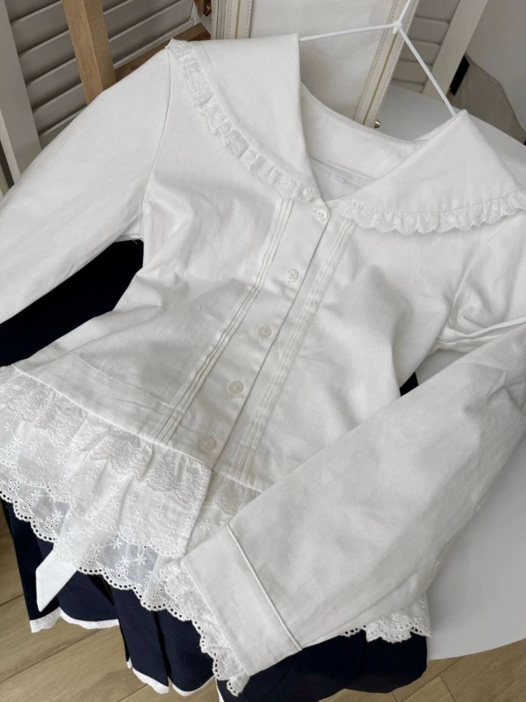 

Новинка! Элегантная женская блузка в стиле Лолита с французским воротником, кружевной вышивкой и длинными рукавами, приталенная, белая, весна 2026