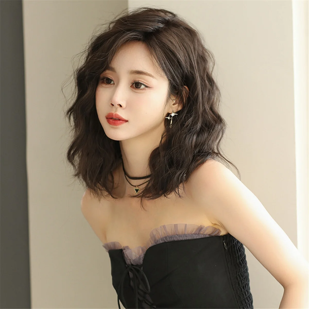 A79I Wig Wig Keriting untuk Wanita, Wig Pendek Tampak Alami, Wig Keriting Pendek untuk Versi Korea Sehari-hari