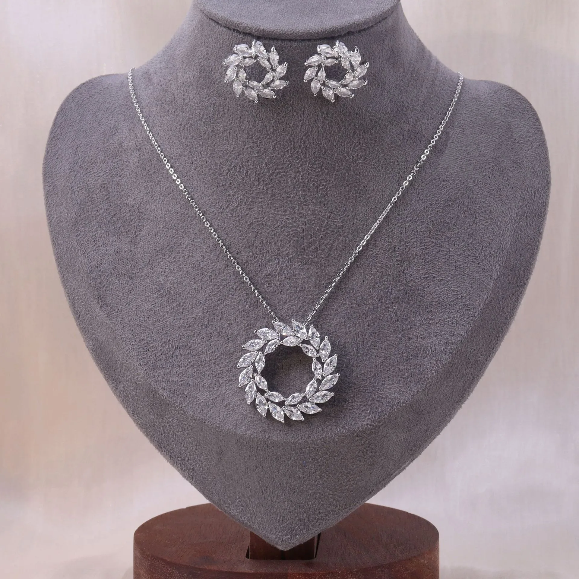 set-di-gioielli-di-lusso-con-zirconi-cubici-stile-dubai-collana-e-orecchini-per-donne-set-di-2-pezzi-per-uso-quotidiano