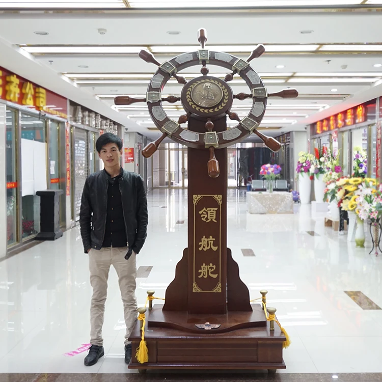 Grand ornement de sol pour timonnier pilote