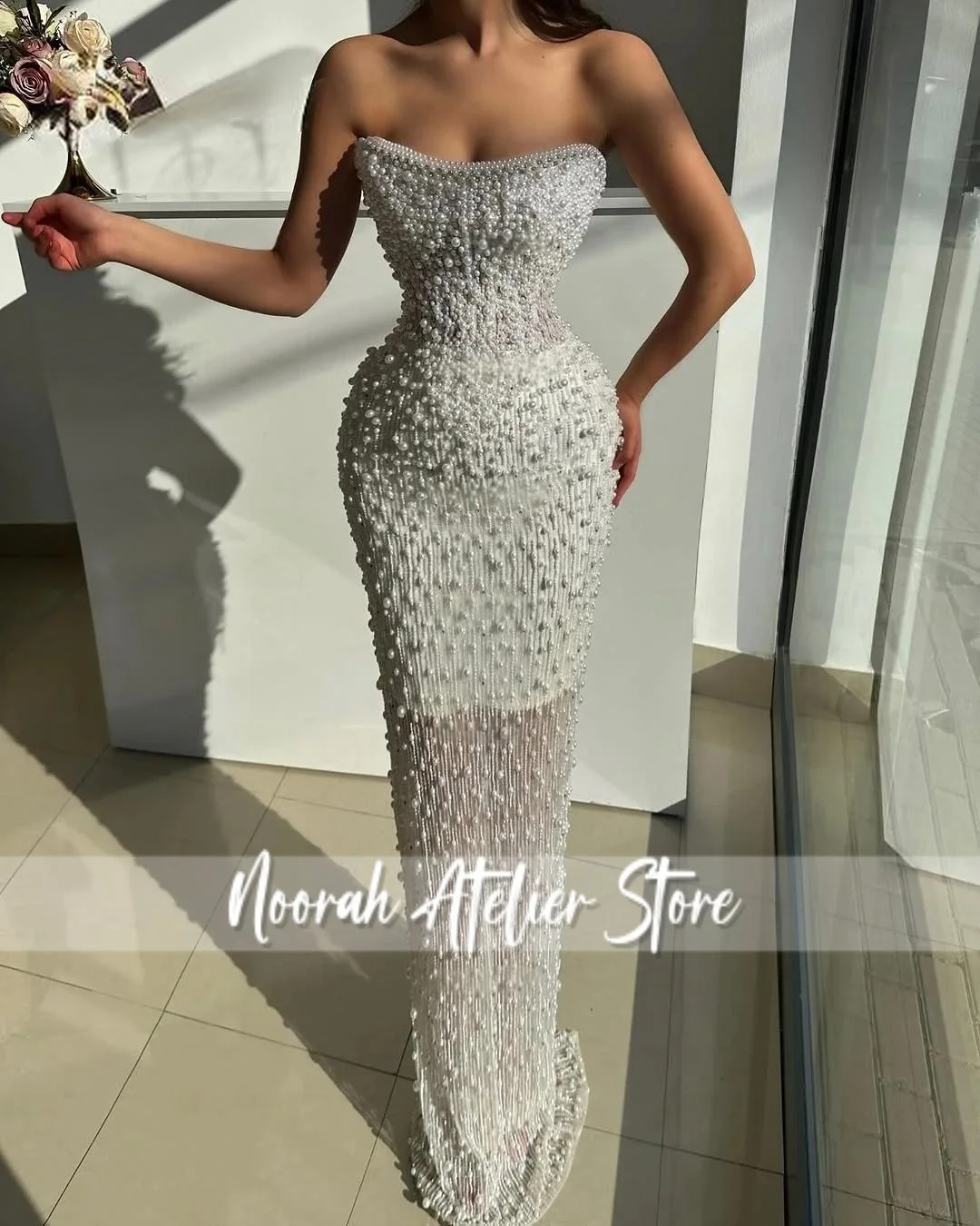 Abiti da sera da donna di lusso senza spalline con perle bianche 2025 Abito da sposa a sirena lungo fino al pavimento Arabia Saudita Lungo personalizzato