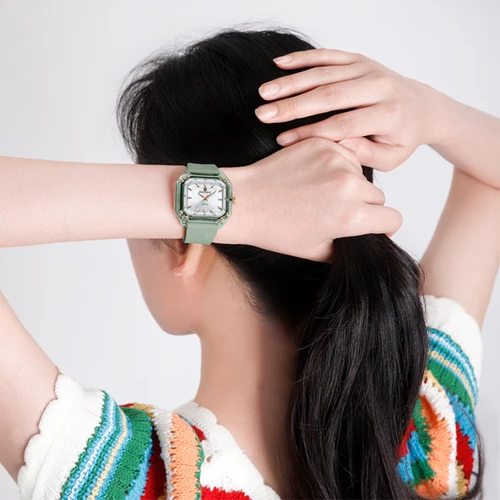 Imagen 2 del producto Relojes NAVIFORCE de nuevo estilo para mujer, banda de sílice, reloj de pulsera de cuarzo femenino resistente al agua hasta 50M, reloj informal sencillo con personalidad para mujer