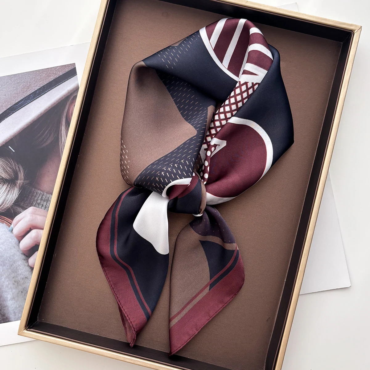 

2026 женский квадратный шарф, шелковый шейный платок с имитацией цветочного принта, бандана, женская шаль, шарфы, повязка на голову, галстуки