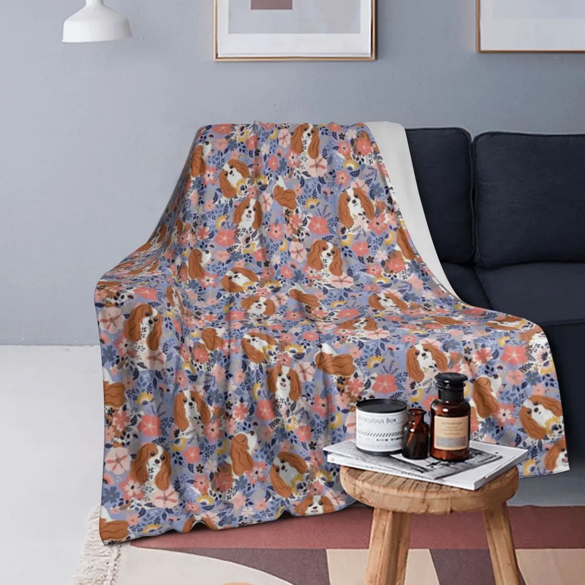 

Милое кавалер-кинг-чарльз-спаниель, садовое одеяло с синим фоном, мягкое фланелевое одеяло, плюшевое одеяло для кровати, гостиной, пикника