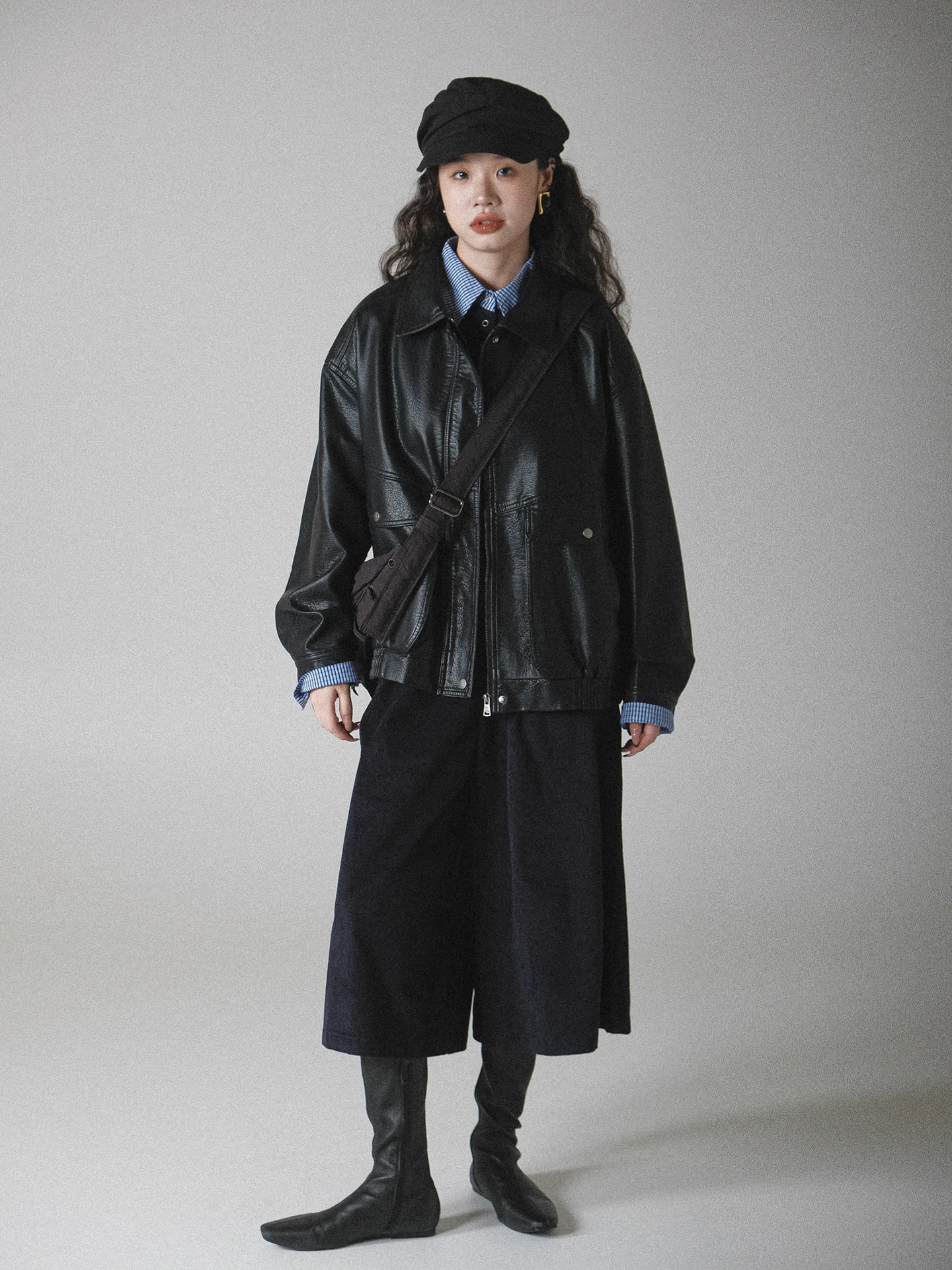 ブラウン PU レザージャケット女性のクールなスタイルのショートコート冬新着ファッショナブルな通勤風ルーズフィット長袖ジッパー