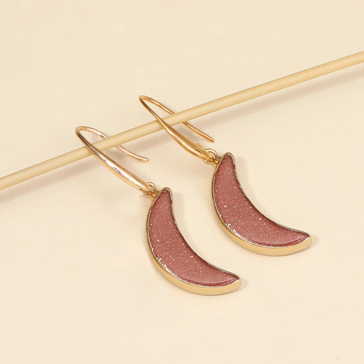 

Fashion Women's Earrings Exquisite and Generous Natural Stone Moon Shape Amethyst Agate Garnet Earrings Jewelry Gifts Wholesale
