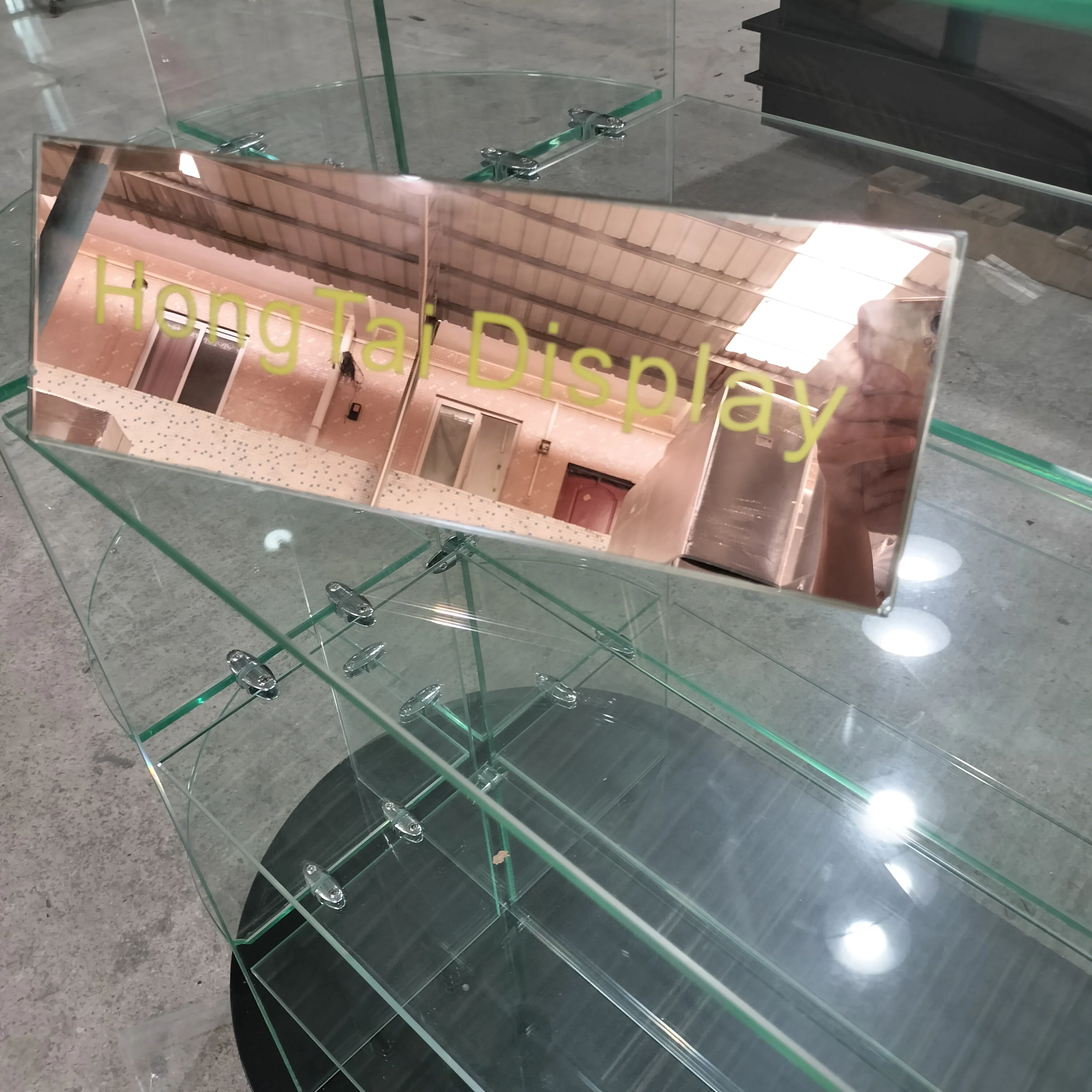 Etalase Kaca Temper Custom.Curved Extra Vision untuk Butik, Meja Pajang Kaca, Etalase Ritel