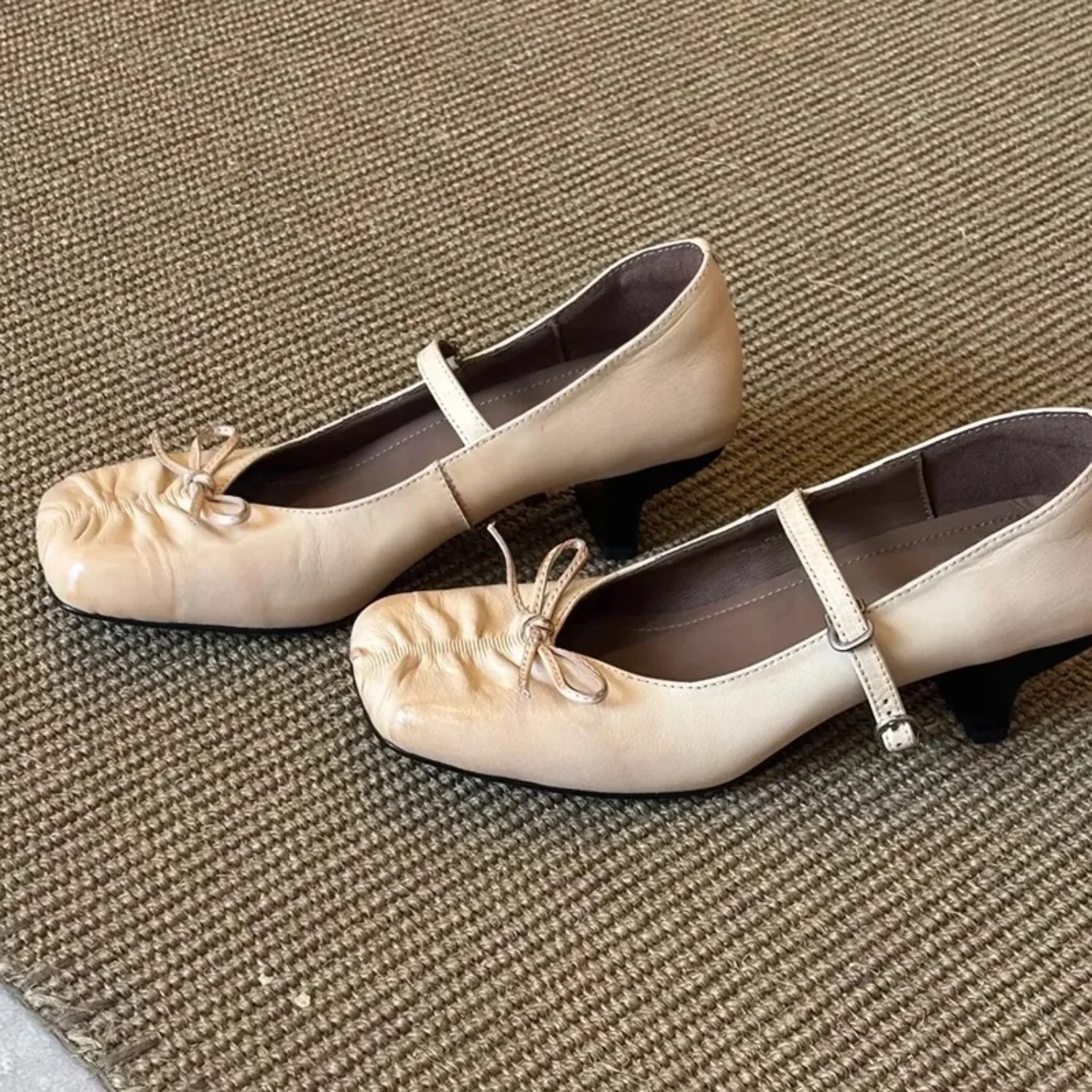 

Vintage Soft Cow Leather Ruched Square Toe Bow Mary Jane Low Block Heel Strap Pumps For Daily French Dress Casual Dating Outfit