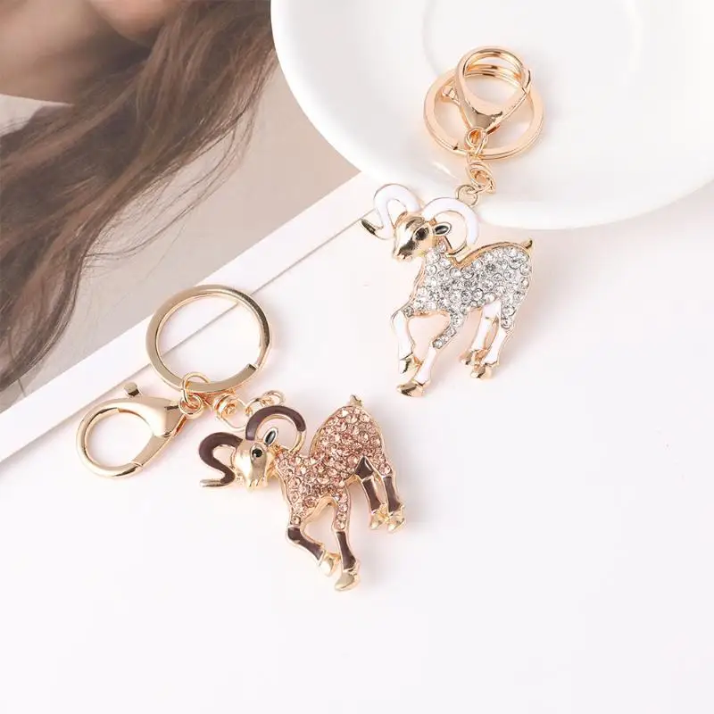 1 Stück Ziegen-Schaf-Strass-Schlüsselanhänger aus Legierung, Kristall-Tier-Schlüsselring, Taschenanhänger für Autoschlüssel, Geschenk für Frauen zum Geburtstag – Detail 3