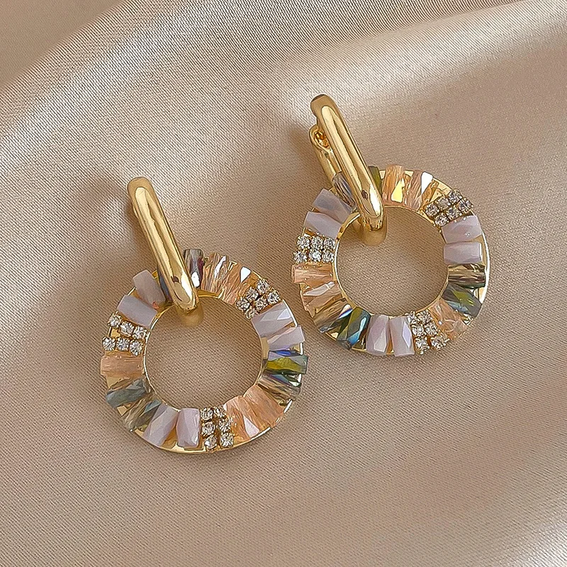 Elegant Vintage-Style Golden-Tone Synthetic Zirconia Circle Dangle Earrings for Women Versatile Design Jewelry Gifts