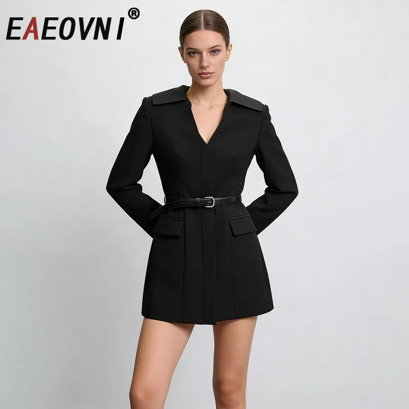 

Женский офисный костюм EAEOVNI: черный пиджак с V-образным вырезом, длинными рукавами, поясом и приталенным силуэтом, модная новинка 2026 года