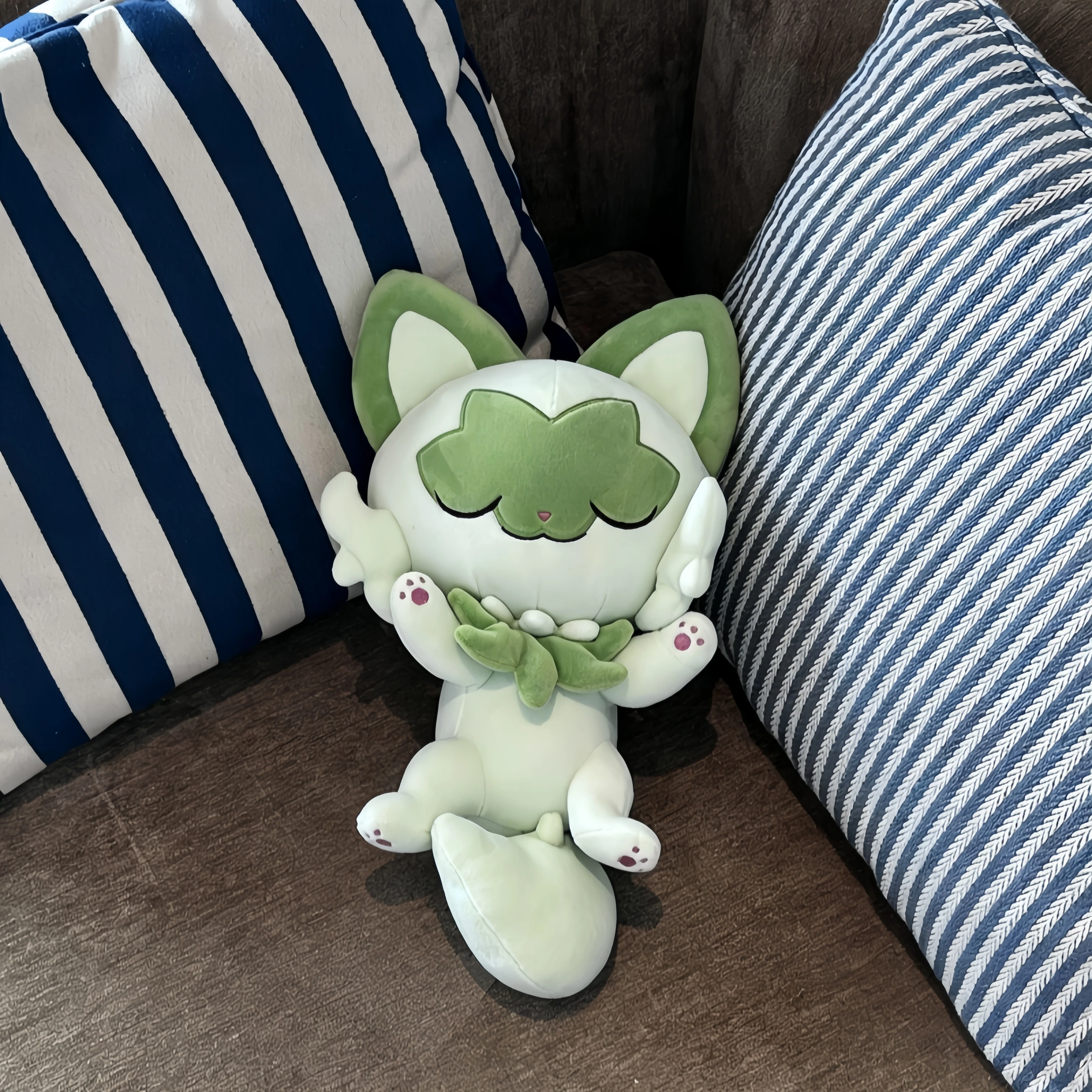 Pokemon Schlafende Liegende Sprigatito Plüschtiere Eevee Sprigatito Plüsch Stoffpuppe Anime Hobbys Sammlung Cartoon Heimdekoration