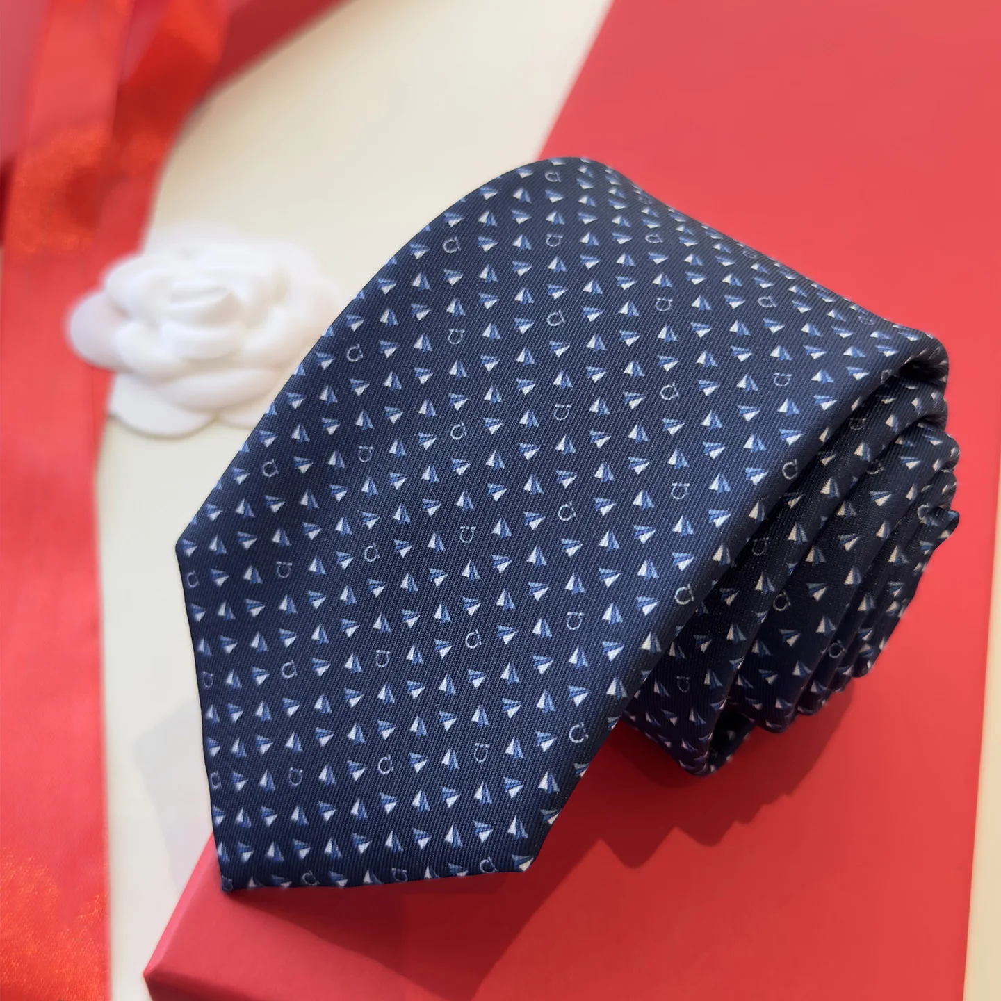 cravate-en-soie-de-style-italien-elegant-cravate-pour-homme-ideale-pour-les-affaires-les-mariages-et-les-fetes-cravate-a-motif-enveloppe-faite-a-la-main-pour-un-look-professionnel-au-bureau