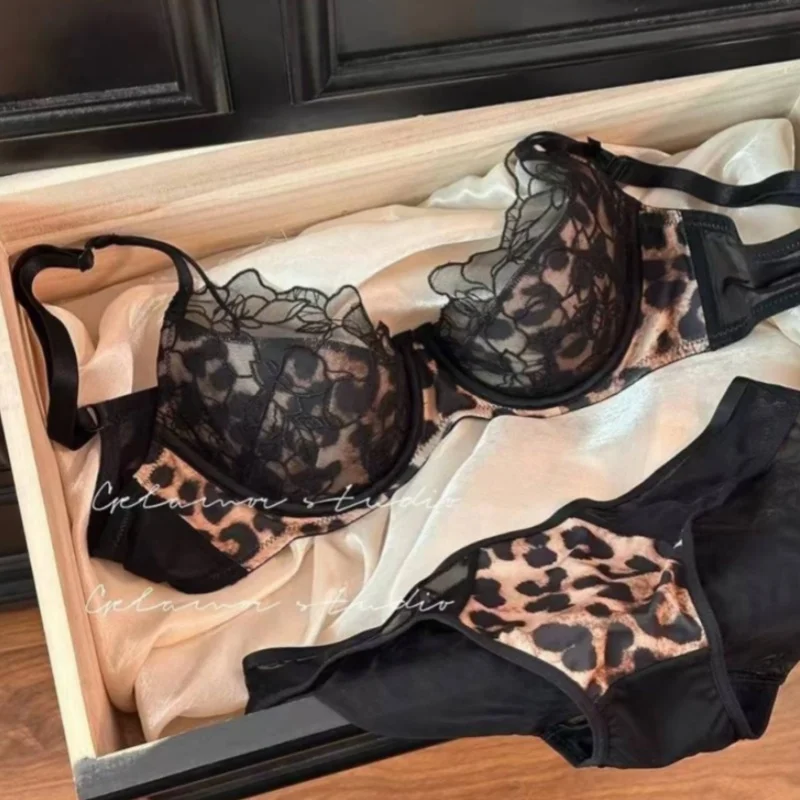 

Комплект нижнего белья с французским сексуальным леопардовым принтом, тонкий хлопковый кружевной бюстгальтер с вышивкой, нижнее белье размером пластины, летний комплект с бюстгальтером и трусиками