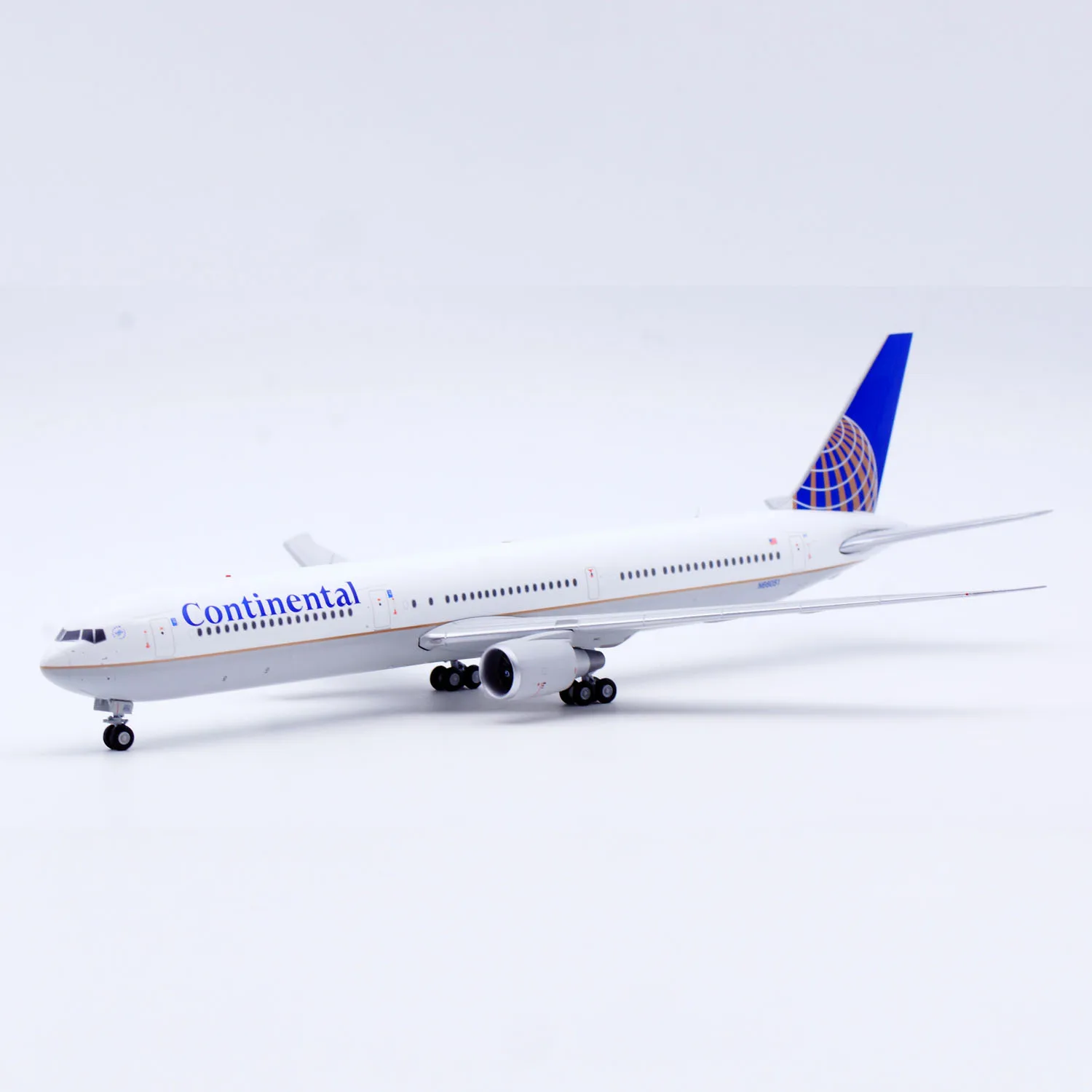 เครื่องบินสะสมโลหะผสม LH2505 ของขวัญ JC Wings ขนาด 1:200 สายการบินคอนติเนนตัล แอร์ไลน์ส์ รุ่น "SkyTeam" โบอิ้ง B767-400ER หมายเลขเครื่องบิน N66051