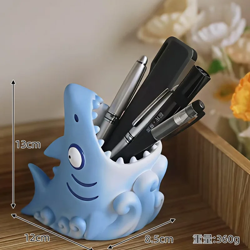 

Милый мультяшный держатель для ручек в виде акулы, украшение из смолы, звездное небо, тема, офисный школьный стол, аксессуары, ящик для хранения, выглядящий на звездках
