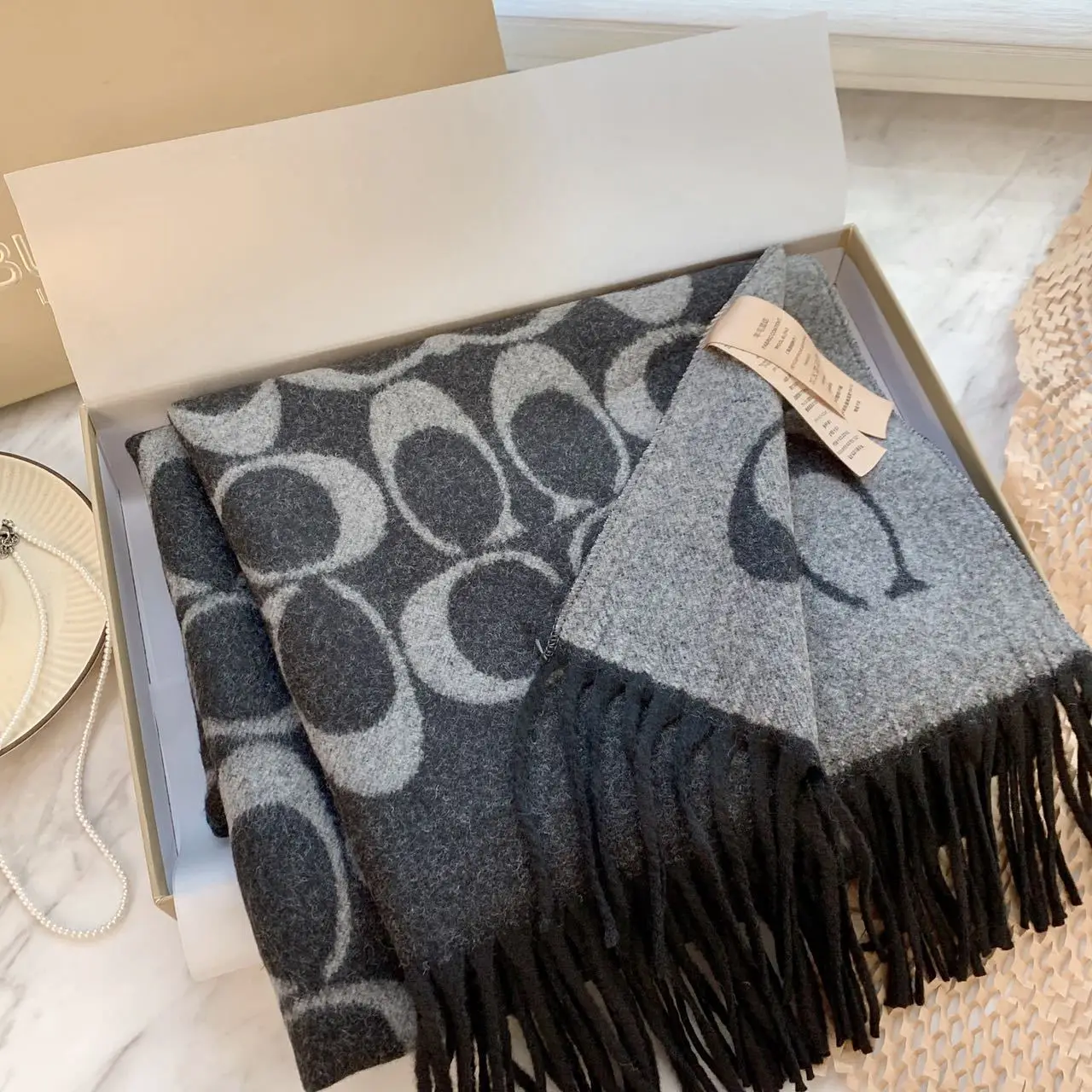 جديد الراقية الكلاسيكية رسالة هندسية منقوشة C وشاح أرنب المخملية الكتف التفاف المألوف الدافئة الخريف الشتاء التبعي