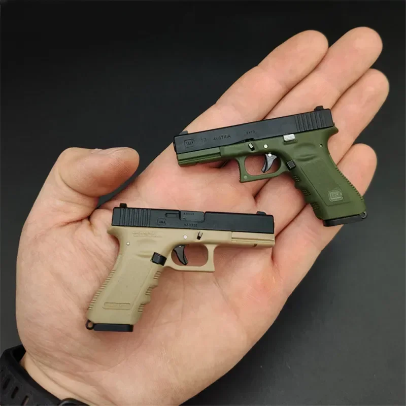 2024 New 1:3 Shell Eject Metal Keychain Model Toy Gun Miniature Alloy Pistol Collection Toy Gift Pendant