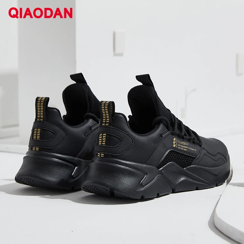 QIAODAN 2023 Running Shoes For Men Anti Slip Breathable Wear-resistant Black Sports Shoes Fashion Sneakers XM35200216B